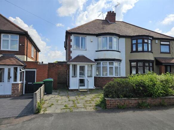 3 bed property, in Grafton Road, £245,000