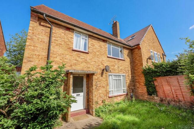 3 bed property, in Sutton Court Road, £460,000