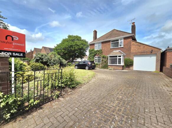 3 bed property, in Estcourt Road, £550,000
