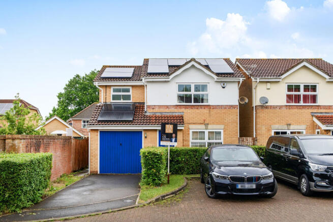 3 bed property, in Bye Mead, £450,000