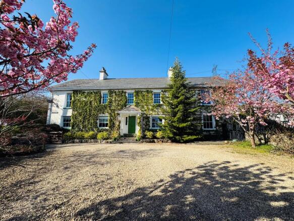 5 bed property, in Mountain Road, £1,120,000