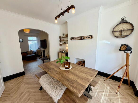 2 bed property, in Avondale Road, £170,000