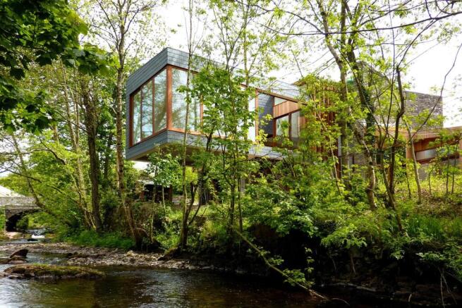 5 bed property, in Ty Hedfan, £895,000