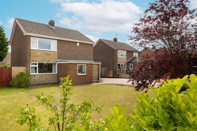 4 bed property, in Tudor Close, £360,000