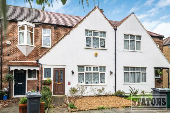 3 bed property, in Blakeney Close, £650,000