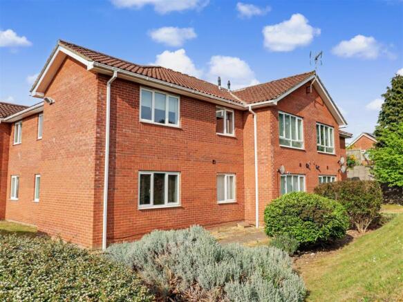 2 bed property, in Plumstead Road East, £160,000