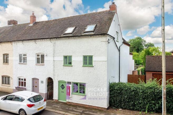 5 bed property, in Main Street, £525,000