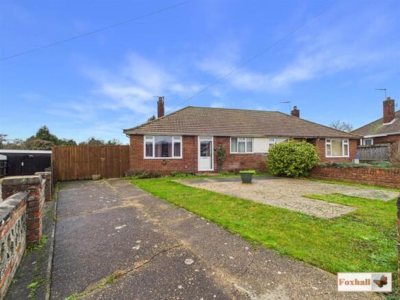 2 bed property, in Knightsdale Road, £250,000