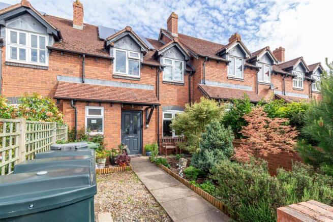3 bed property, in Winnington Close, £280,000