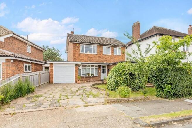 4 bed property, in Mavis Avenue, £695,000