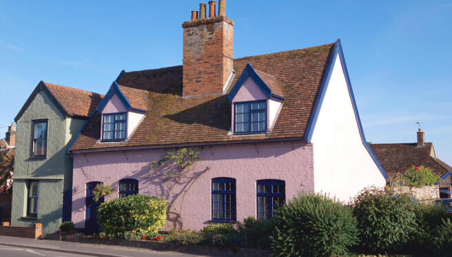 4 bed property, in Station Road, £635,000
