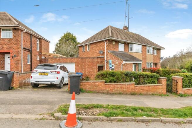3 bed property, in Eastleigh Road, £250,000