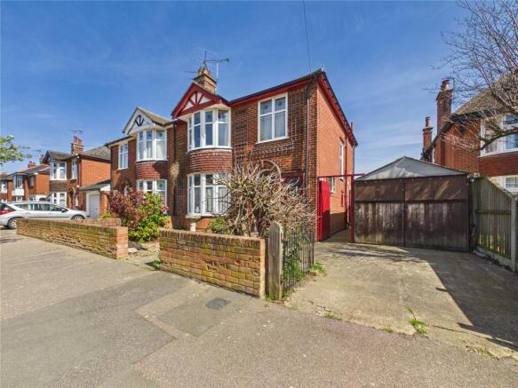 3 bed property, in Wavell Avenue, £400,000