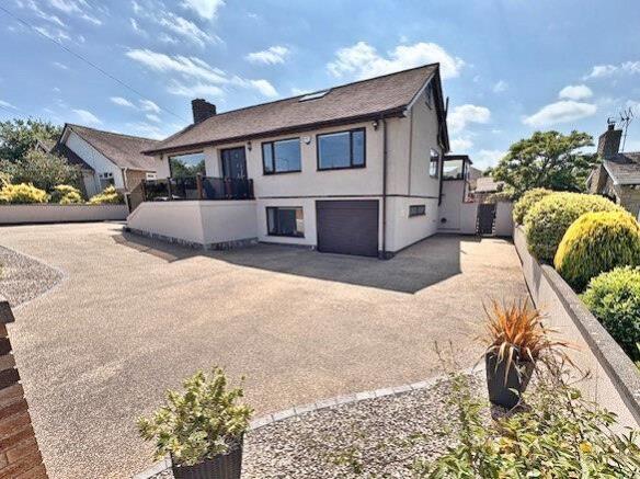 6 bed property, in Highlands Close, £550,000