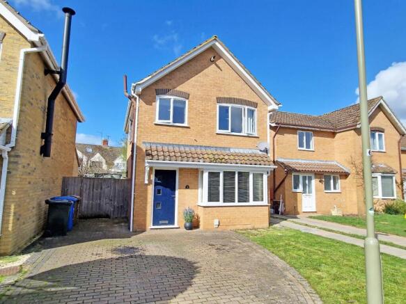 3 bed property, in Banks Furlong, £375,000