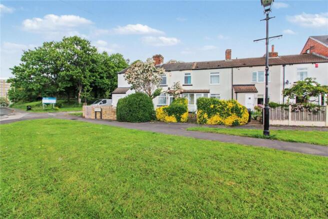 2 bed property, in The Green, £130,000