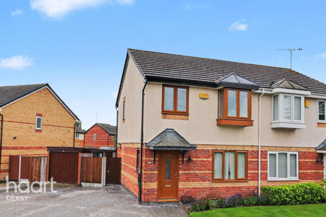 3 bed property, in Orkney Close, £250,000