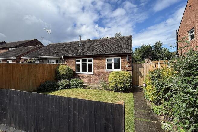 1 bed property, in Charnwood Avenue, £150,000