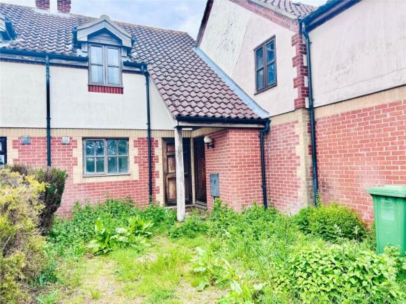 2 bed property, in Meadow Court, £160,000