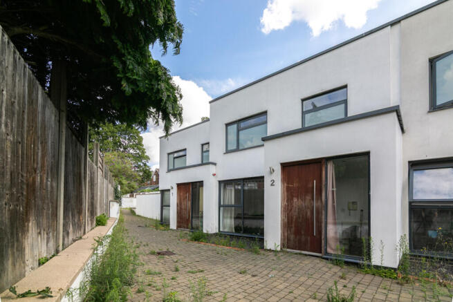 3 bed property, in Lincoln Mews, £590,000