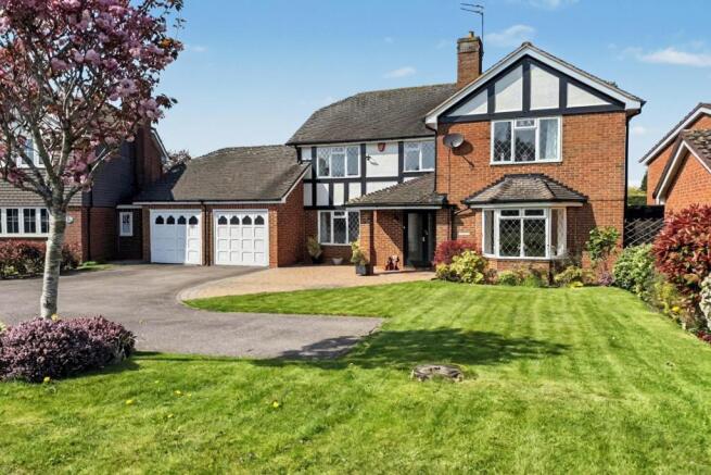 4 bed property, in Roman Way, £730,000