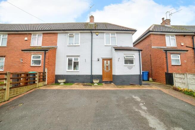 2 bed property, in Alcock Avenue, £150,000