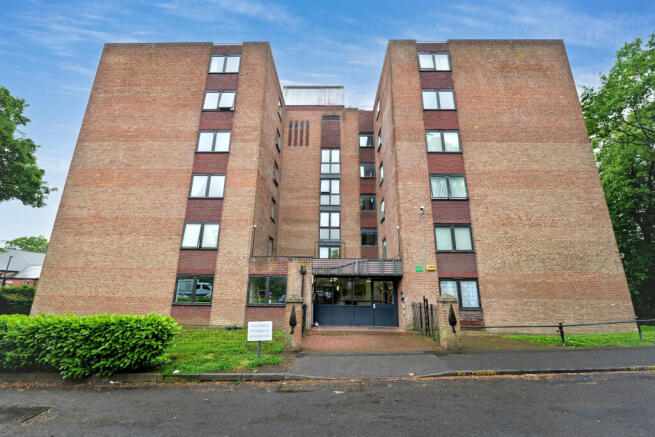 2 bed property, in Benwell Close, £25,000