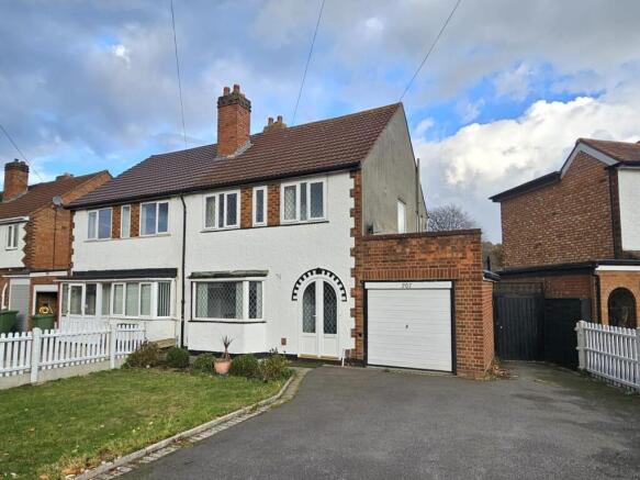 3 bed property, in Castle Lane, £345,000
