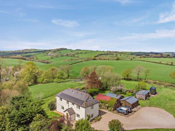 5 bed property, in Bickleigh, £800,000