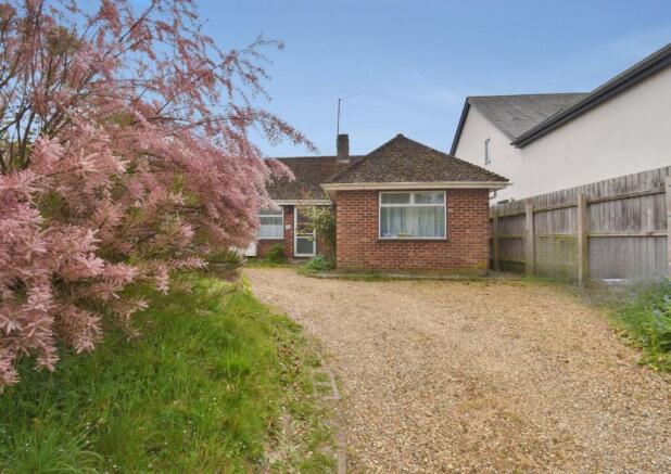 1 bed property, in High Street, £235,000