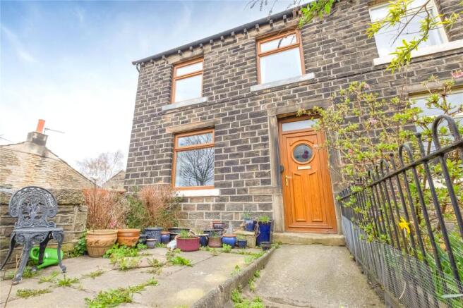2 bed property, in Outlane, £170,000