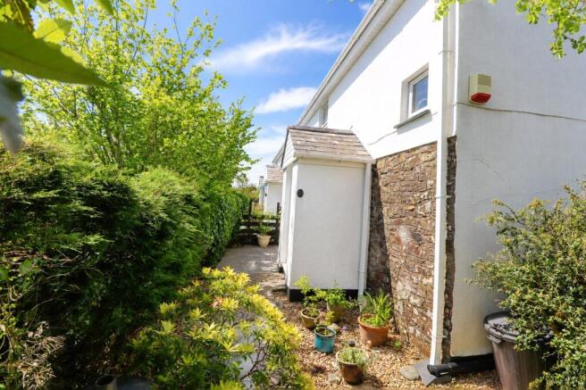 2 bed property, in Millstone Cottages, £215,000