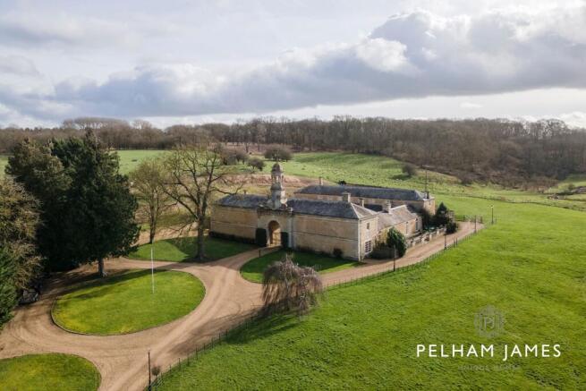 8 bed property, in Fineshade, £2,125,000
