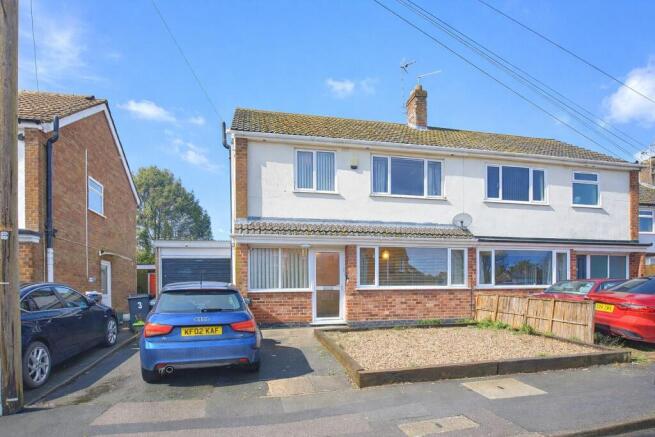 3 bed property, in Jubilee Road, £210,000