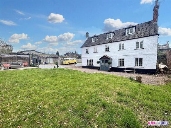5 bed property, in Quay Gardens, £1,100,000