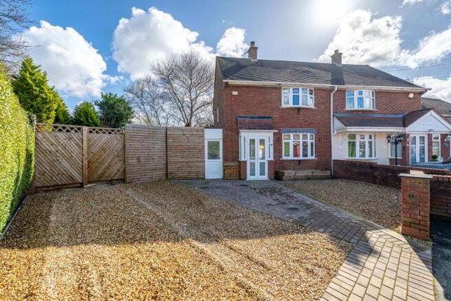 2 bed property, in Simmons Road, £230,000