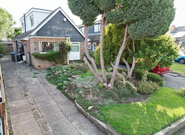 4 bed property, in The Ridings, £295,000