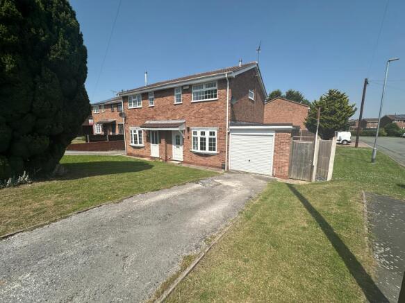 3 bed property, in Glamis Close, £230,000