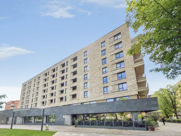 2 bed property, in Munster Court, £542,000