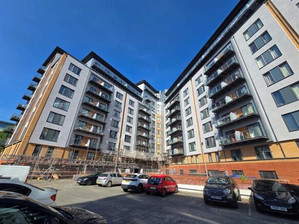 1 bed property, in Taylorson Street South, £75,000
