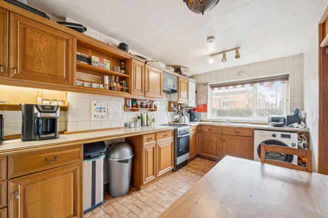 3 bed property, in Thornbury Close, £450,000