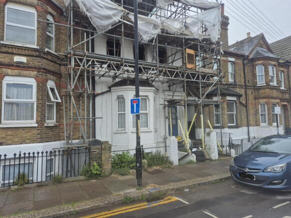 1 bed property, in Basement Flat, £70,000