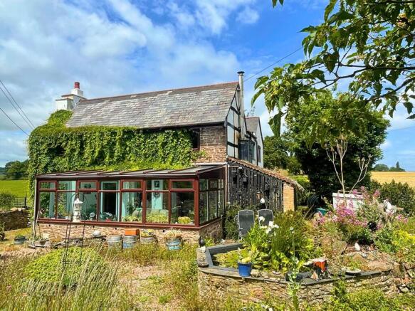 3 bed property, in Priors Millwood Farm, £495,000