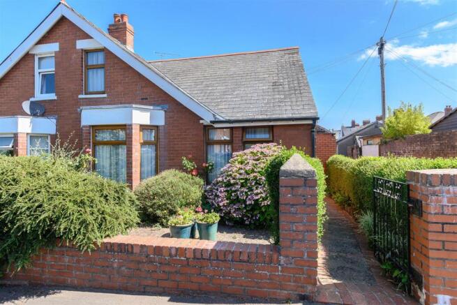 3 bed property, in Clement Place, £300,000