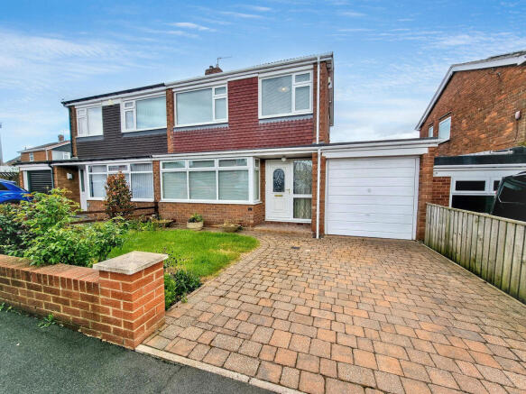3 bed property, in Southway, £175,000