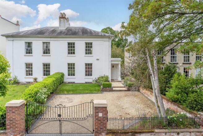 3 bed property, in Britannia Square, £1,150,000
