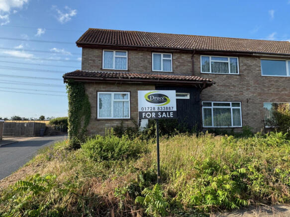 5 bed property, in School Road Saxmundham IP17, £250,000