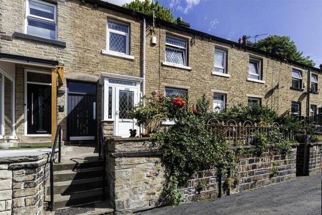 2 bed property, in Upper Brow Road, £100,000