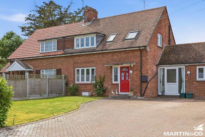 3 bed property, in Fosters Close, £525,000