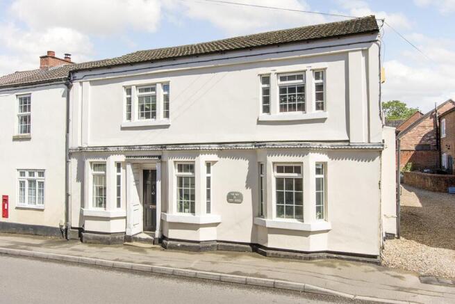 3 bed property, in High Street, £425,000